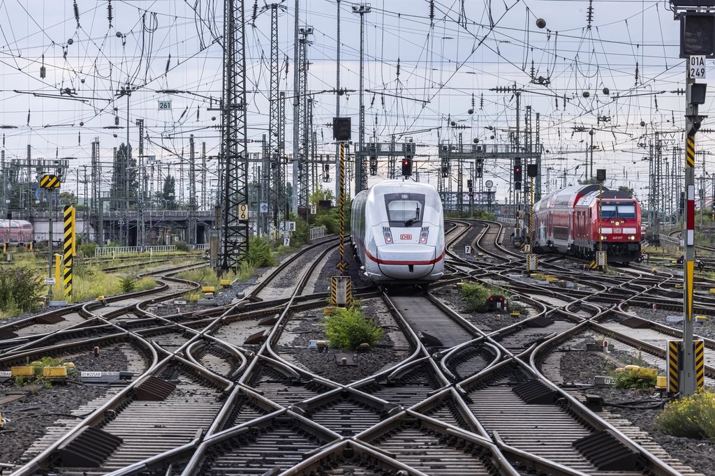 Für den Betrieb und Erhalt der Bahninfrastruktur werden Trassenpreise erhoben. (Foto: Keystone/Imagebroker/Arnulf Hettrich)