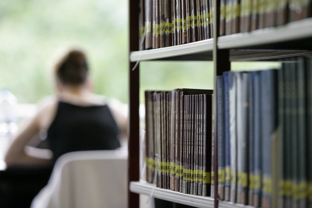 Wege aus dem Armutsrisiko: Zugang zu Bildung bringt Betroffenen neue Perspektiven. (Foto: Keystone-SDA / AP / Axel Heimken)