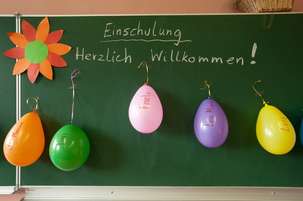 Vor allem bei Bildungsübergängen – etwa, wenn Kinder eingeschult werden – kann eine fehlende Abstimmung dazu beitragen, dass Fördermassnahmen zur Armutsbekämpfung nicht die gewünschten Wirkungen erzielen. (Foto: Keystone)
