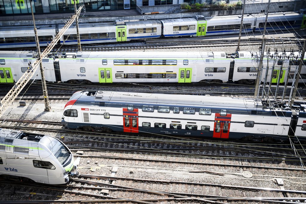 Langfristig soll der Fokus beim Ausbau der Bahninfrastruktur auf die Agglomerationen und damit im Personenverkehr auf die S-Bahn-Systeme und Interregio-Verbindungen gelegt werden. (Foto: Keystone)