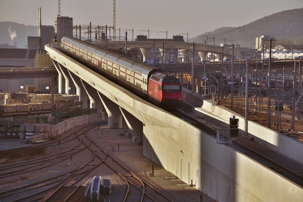 Für die Studie wurde der Bau verschiedener Infrastrukturelemente bilanziert, wie z.B. offene Bahnstrecken, Tunnelstrecken oder Brücken. (Foto: Keystone / Markus Widmer)