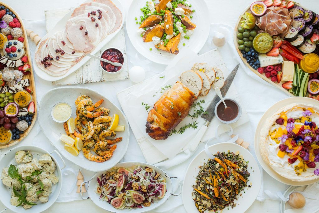 Ausgewogene Mahlzeiten sollen auf Schweizer Tischen landen. Darauf zielen die Projekte der Ernährungsstrategie. (Foto: Unsplash)