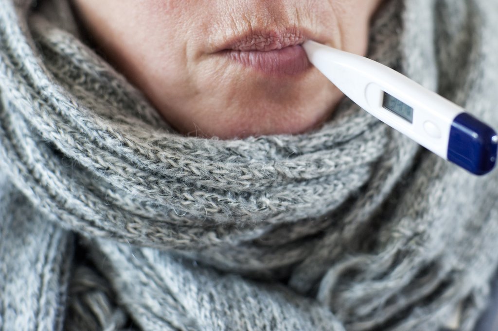 Rund 230'000 Mal werden ÄrztInnen in der Schweiz laut dem Sentinella-Meldesystem jährlich wegen der saisonalen Grippe aufgesucht. Zur tatsächlichen Krankheitslast gibt es bislang nur vereinzelte Schätzungen. (Foto: Keystone-SDA)