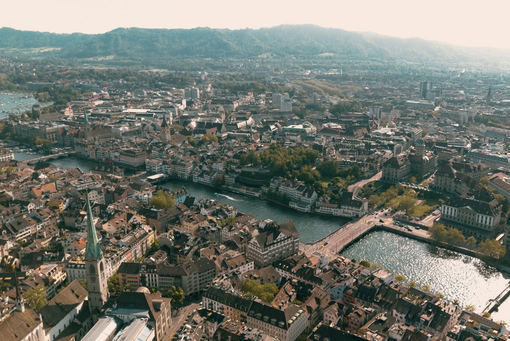 Die Analyse bietet der Stadtverwaltung von Zürich eine umfassende Grundlage, um ihre Klimaschutzaktivitäten zu steuern und in ihrer Wirkung weiter zu stärken. (Foto: Samuel Quek / Unsplash)