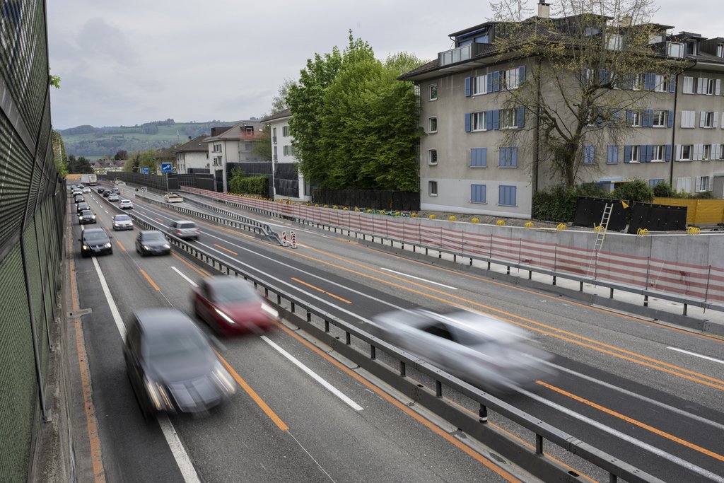 Infolge der Corona-Einschränkungen ging die Belastung der Nationalstrassen zurück, so dass der Verkehr vermehrt ohne Stau fliessen konnte. (Foto: Keystone-SDA)