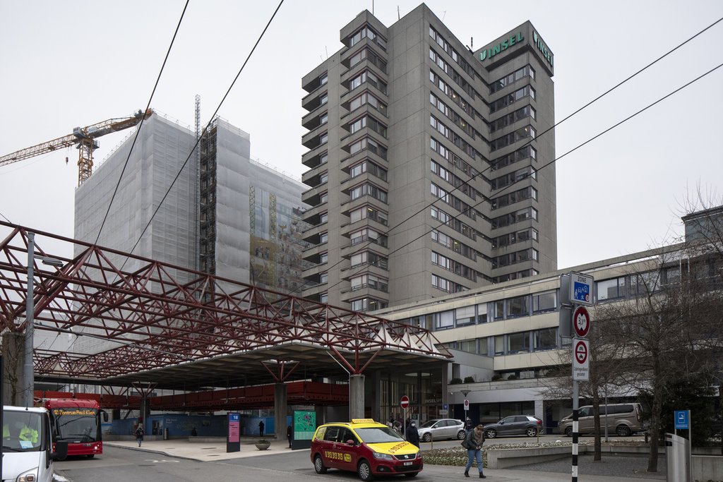 Das Insel-Areal wird als zentraler Medizinalstandort des Kantons Bern umgebaut und erweitert. Zur Erschliessung mit dem öffentlichen Verkehr stehen verschiedene Optionen zur Verfügung. (Foto: Keystone-SDA)
