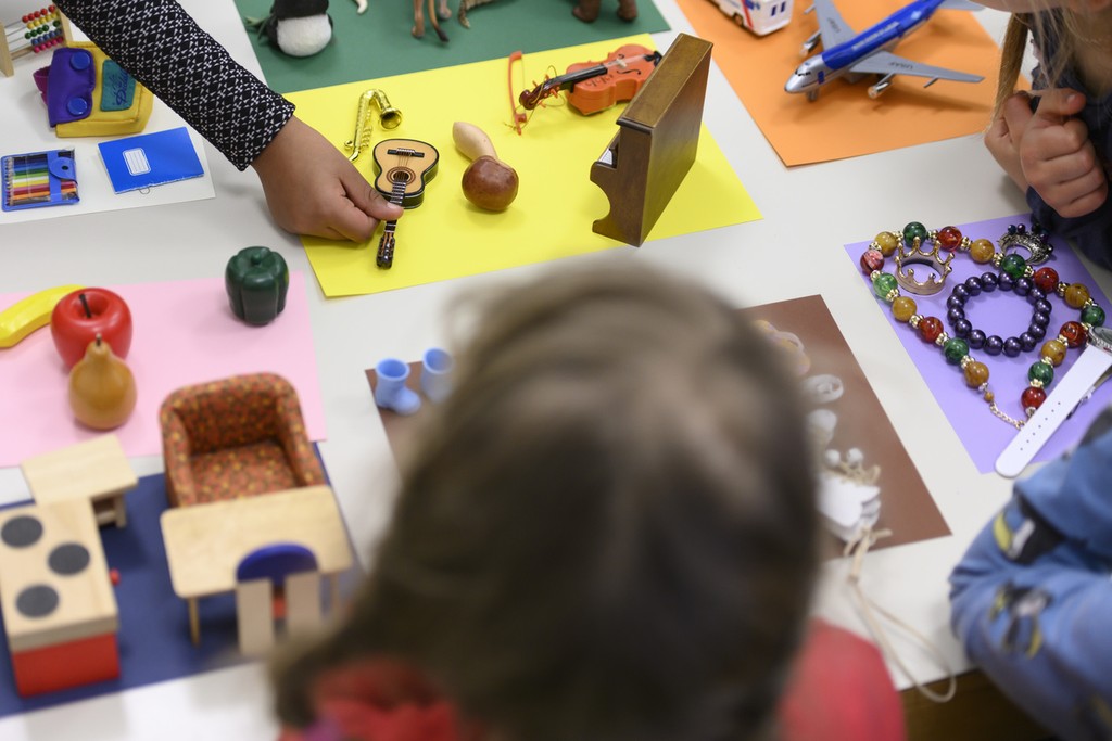 Besonders wirksam aber nicht in jeder Gemeinde für alle Kinder mit Unterstützungsbedarf gewährleistet: eine alltagsintegrierte Sprachförderung in der Spielgruppe oder Kita. (Foto: Keystone-SDA)
