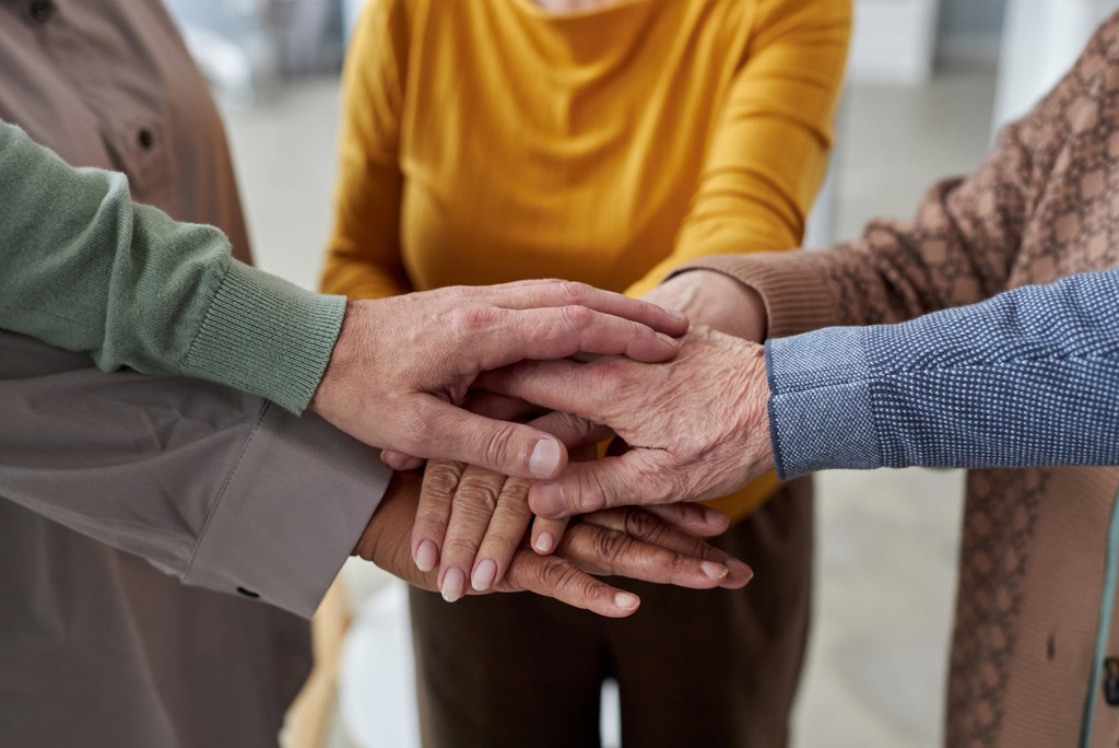 Das Älterwerden birgt sowieso das Risiko zu mehr Verletzlichkeit, und insbesondere für Menschen mit bereits erhöhter Vulnerabilität kommen neue Herausforderungen hinzu. (Foto: iStock / SeventyFour)